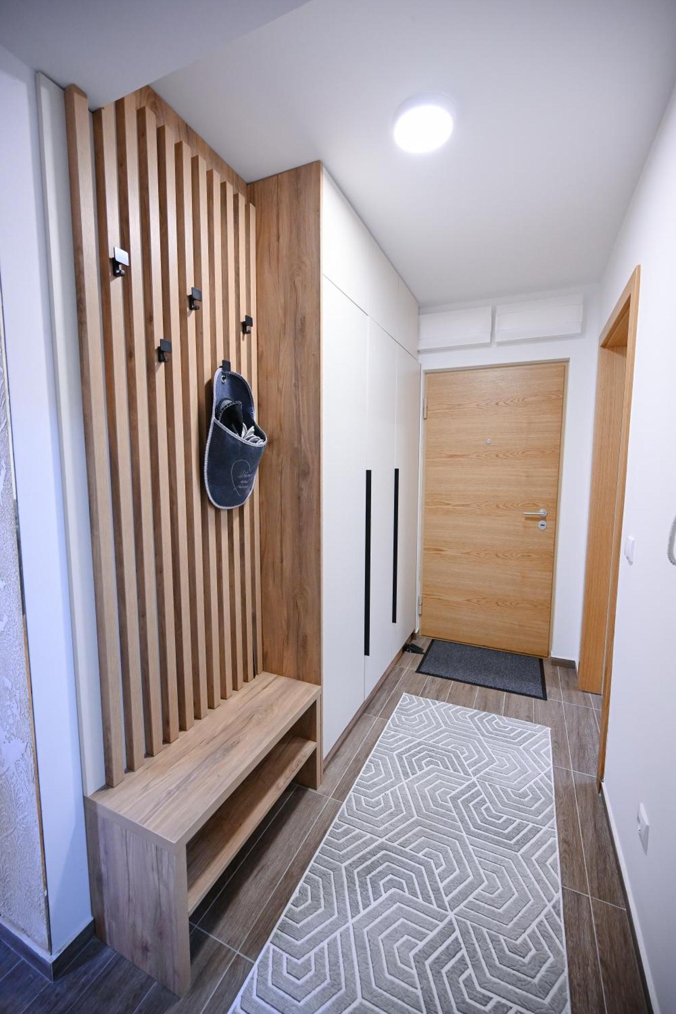 Erna Apartment *
